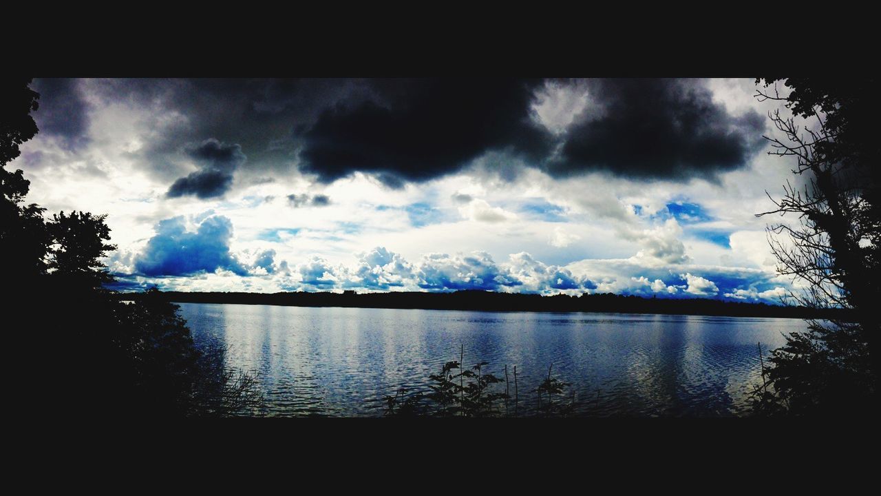 SCENIC VIEW OF CLOUDS REFLECTION IN SKY