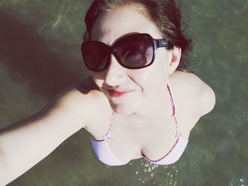 Portrait of smiling young woman in sunglasses