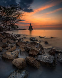 The rocks hold the waves on the layar putih beach