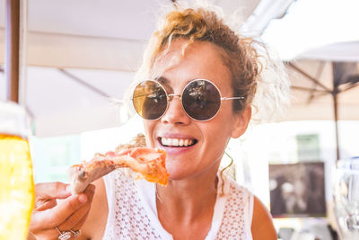 Portrait of smiling young woman wearing sunglasses