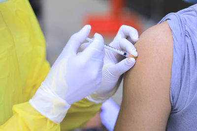 Nurse injection vaccine for people