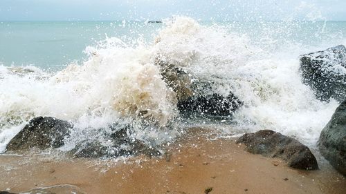 Waves splashing on rocks