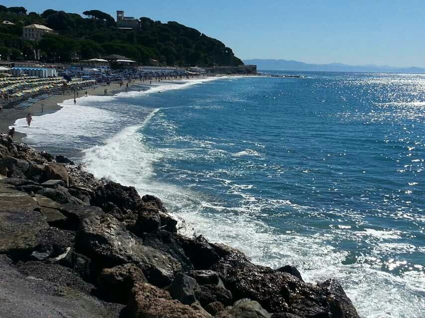 sea, water, rock - object, horizon over water, scenics, beauty in nature, beach, tranquil scene, shore, blue, clear sky, rock formation, nature, tranquility, coastline, rock, wave, sky, idyllic, sunlight