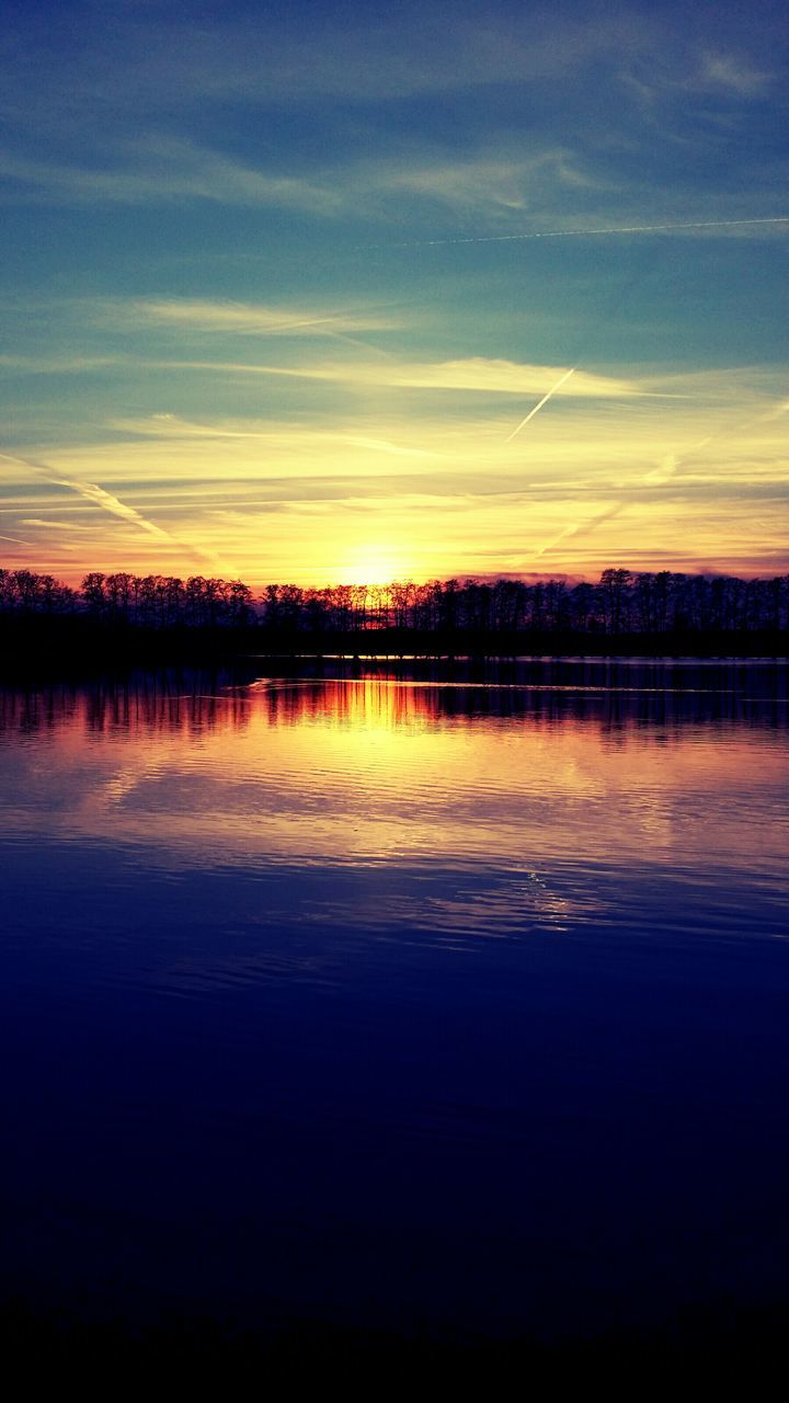 sunset, water, reflection, sky, tranquil scene, scenics, silhouette, tranquility, beauty in nature, lake, orange color, waterfront, idyllic, cloud - sky, nature, cloud, dusk, calm, sea, outdoors