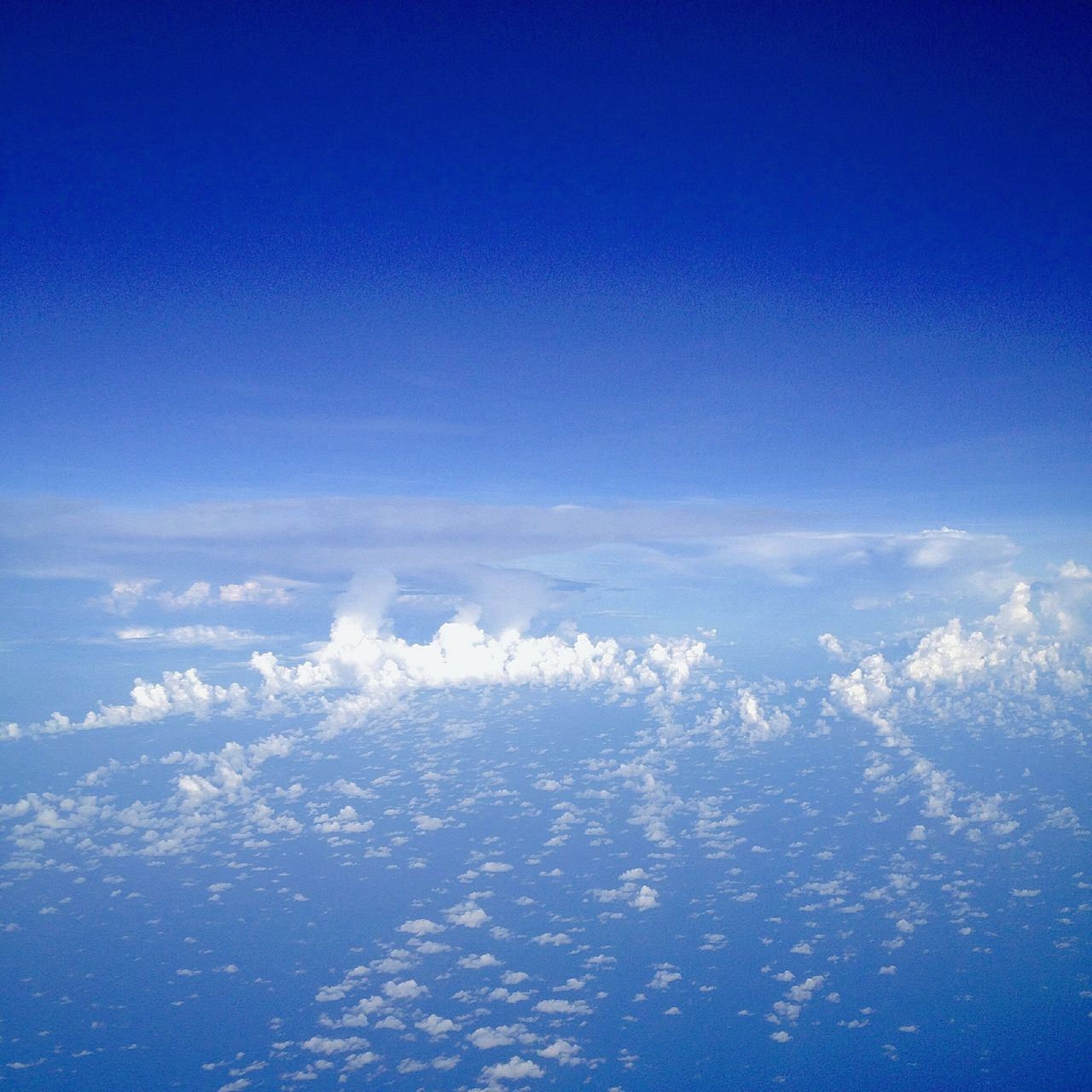 blue, scenics, beauty in nature, nature, aerial view, sky, tranquil scene, tranquility, copy space, majestic, idyllic, sky only, clear sky, cloud, no people, cloud - sky, day, white color, cloudscape, outdoors