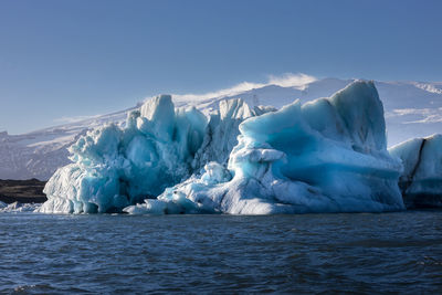 View of the icebergs coming from the skaftafellsjokul glacier in the jokulsarlon lagoon in iceland