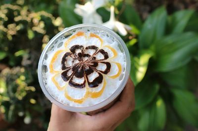 Close-up of hand holding coffee cup