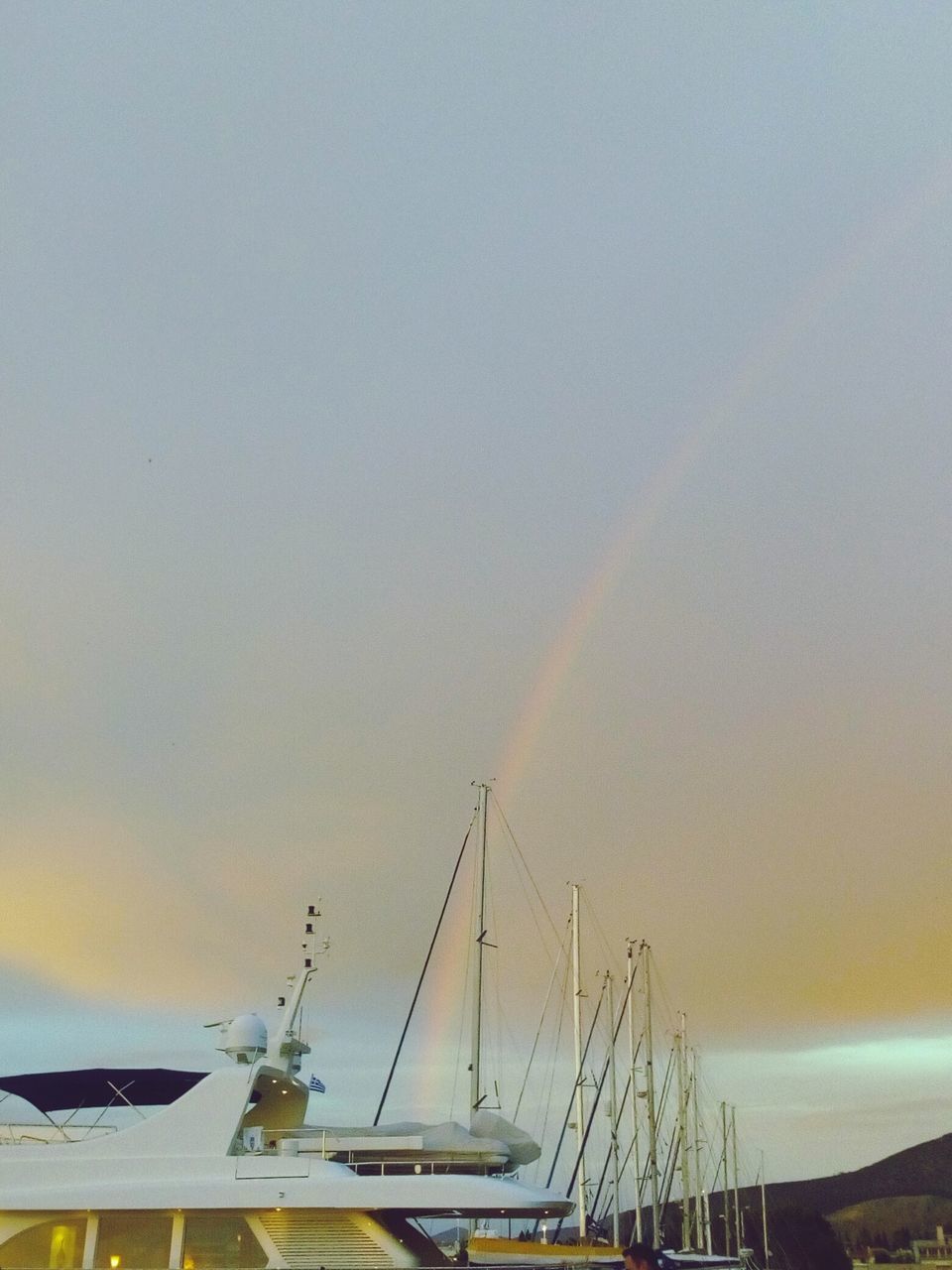 BOATS IN WATER AGAINST SKY