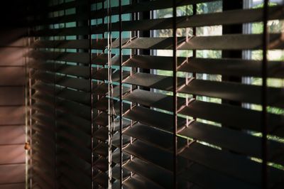 Window blinds and bathtub in restroom