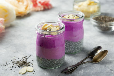 Two jar with chia pudding and pink smoothie with spirulina powder