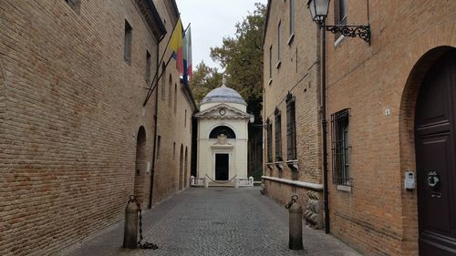 Narrow alley amidst buildings in city