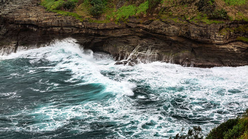 Water flowing through rocks in sea