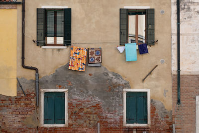 Exterior of old building and clothesline 