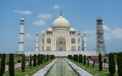 Taj mahal against sky