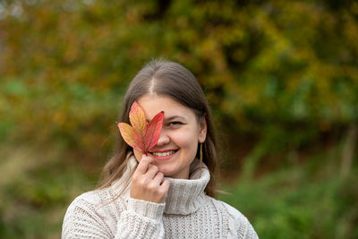 Portrait of a smiling young woman