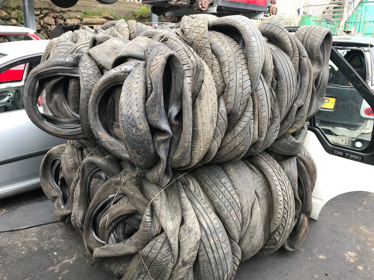 CLOSE-UP OF ROPE TIED UP OF METAL