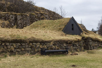 Buildings structure in turf 