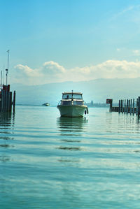 Scenic frontal view of a boat on a lake.