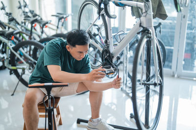 Portrait of young woman exercising in gym