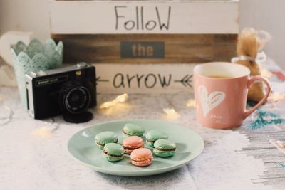 Vintage macaron love