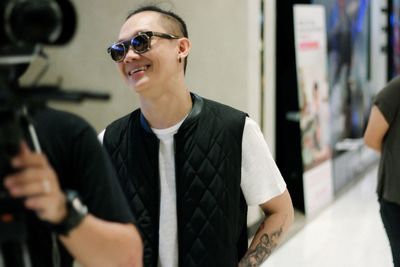 Full length of young man wearing sunglasses