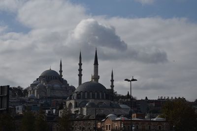 Sulaymaniyah and rustu pasha mosque 