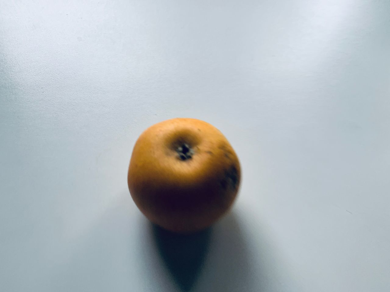HIGH ANGLE VIEW OF APPLE ON WHITE BACKGROUND