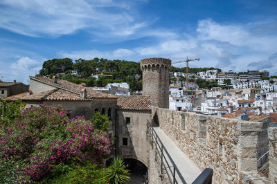 View of historic building against cloudy sky