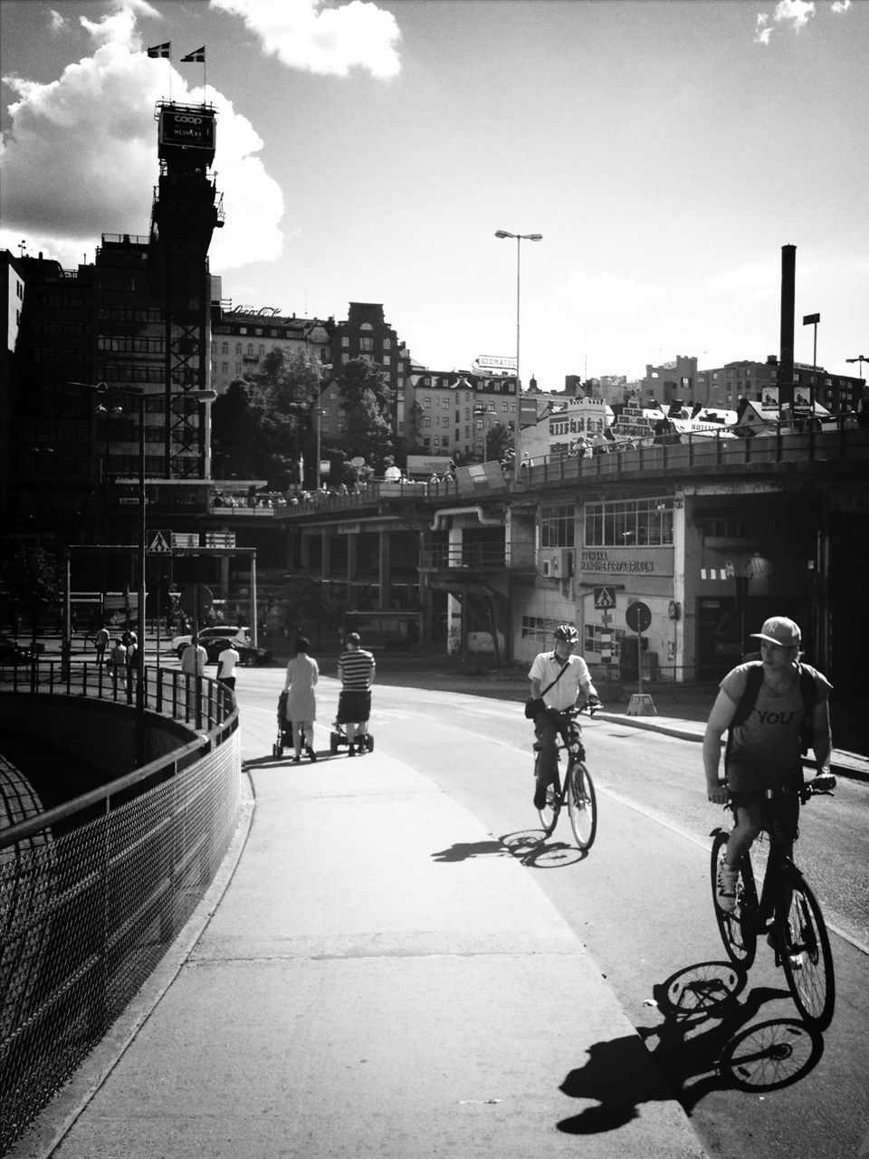 architecture, building exterior, built structure, men, lifestyles, bicycle, full length, leisure activity, city, walking, sky, person, transportation, street, city life, riding, land vehicle