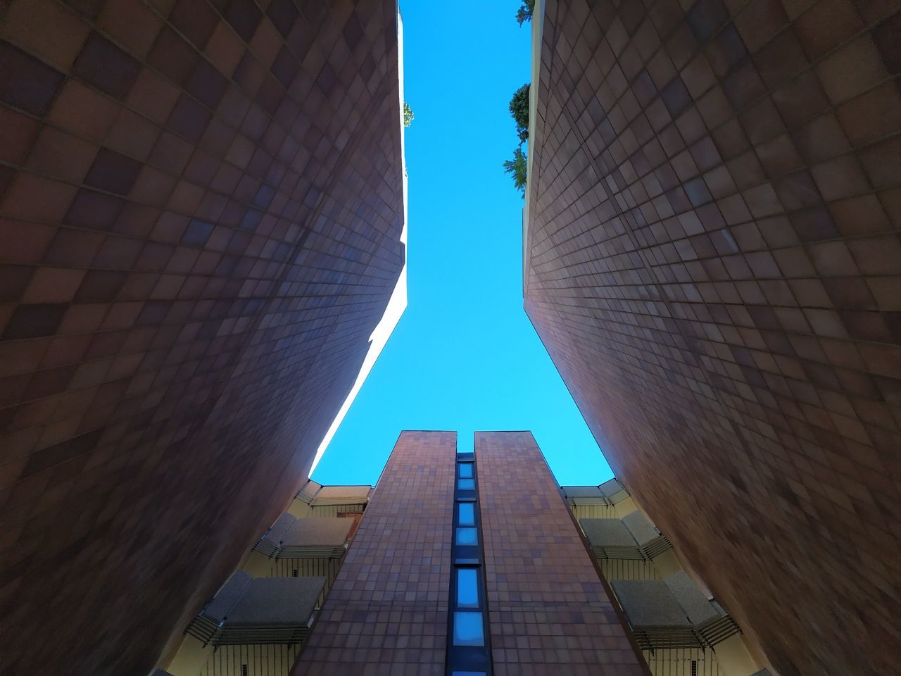 LOW ANGLE VIEW OF MODERN BUILDINGS AGAINST SKY