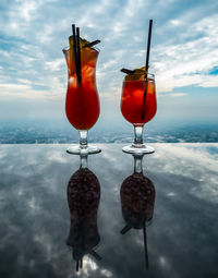 Having a evenly coctail  on the 96 floor in chicago