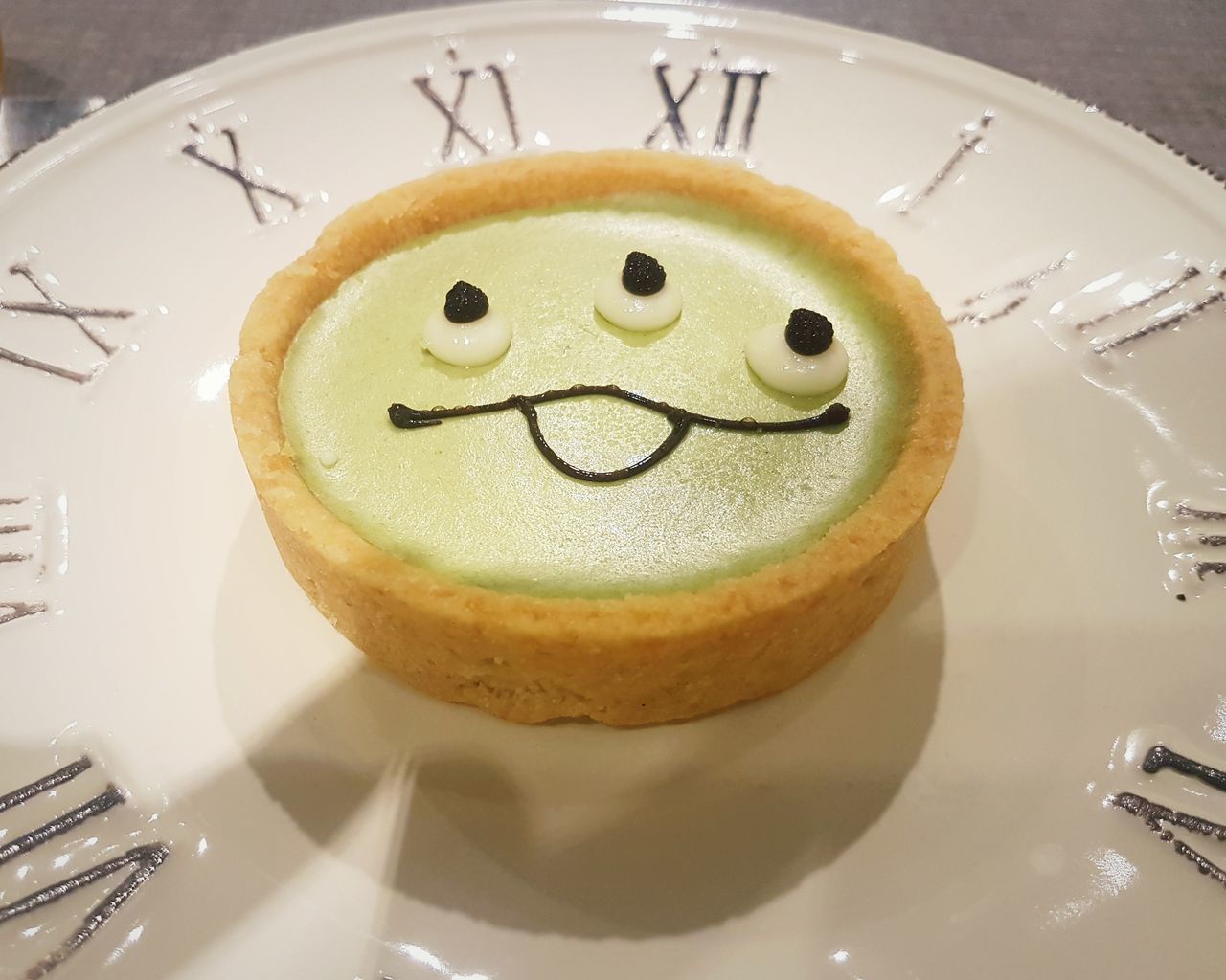 anthropomorphic smiley face, food and drink, food, smiling, smiley, dessert, anthropomorphic, anthropomorphic face, face, indoors, dish, plate, no people, cartoon, emoticon, freshness, representation, meal, sweet food, creativity, close-up, produce, breakfast