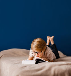 Young woman lying on bed