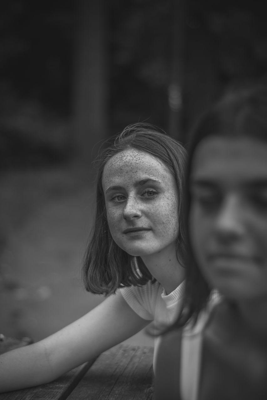 women, adult, portrait, two people, black and white, young adult, black, portrait photography, person, white, female, emotion, togetherness, monochrome, lifestyles, monochrome photography, selective focus, child, looking, friendship, human face, headshot, sadness, contemplation, leisure activity, outdoors, sitting, darkness