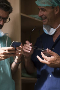 Surgeons using smartphones together