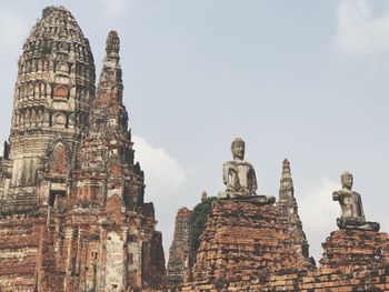 Statue of historic building against sky