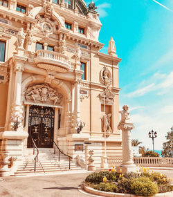 Statue of historic building