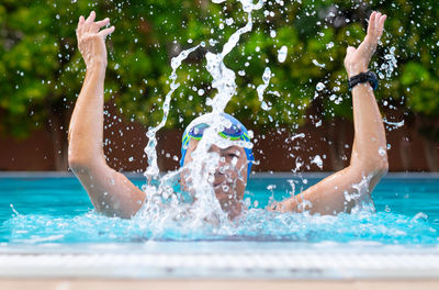 Water splashing in swimming pool