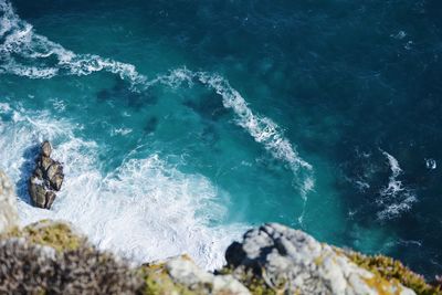 Waves splashing on rocks