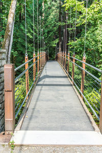 A view of a suspension walking bridge in bellevue, washington.