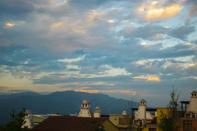 High section of houses against mountain range