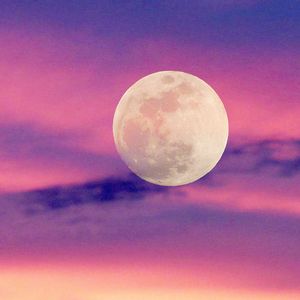 Close-up of moon in sky