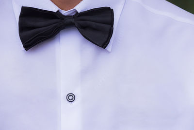 Midsection of man wearing bow tie and shirt