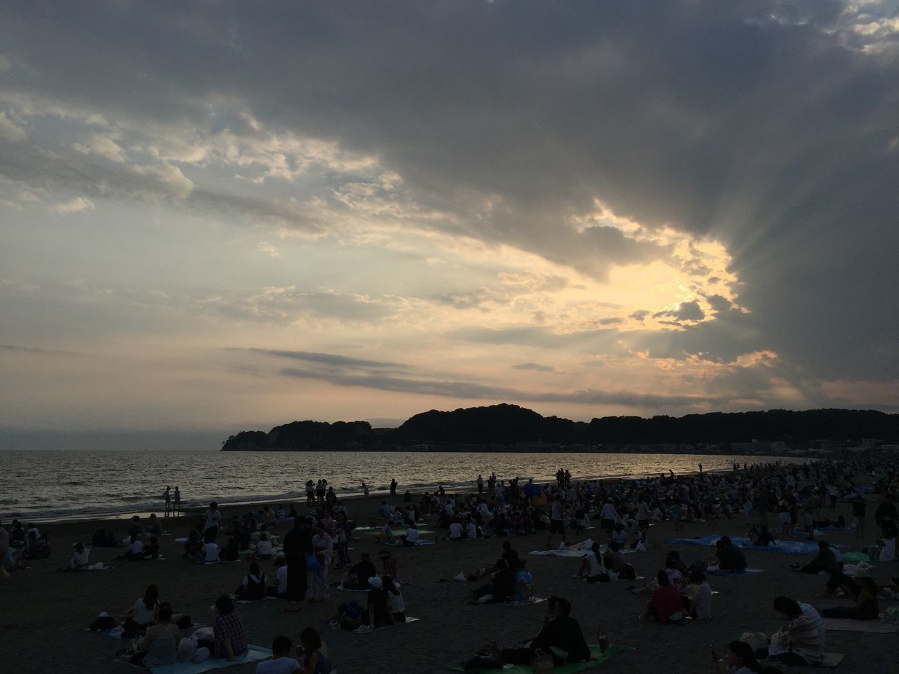 large group of people, sky, lifestyles, leisure activity, crowd, mixed age range, cloud - sky, shore, vacations, enjoyment, tourist, nature, outdoors, cloud, tourism, scenics, beauty in nature, mountain, cloudy