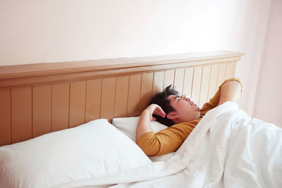 Woman lying on bed