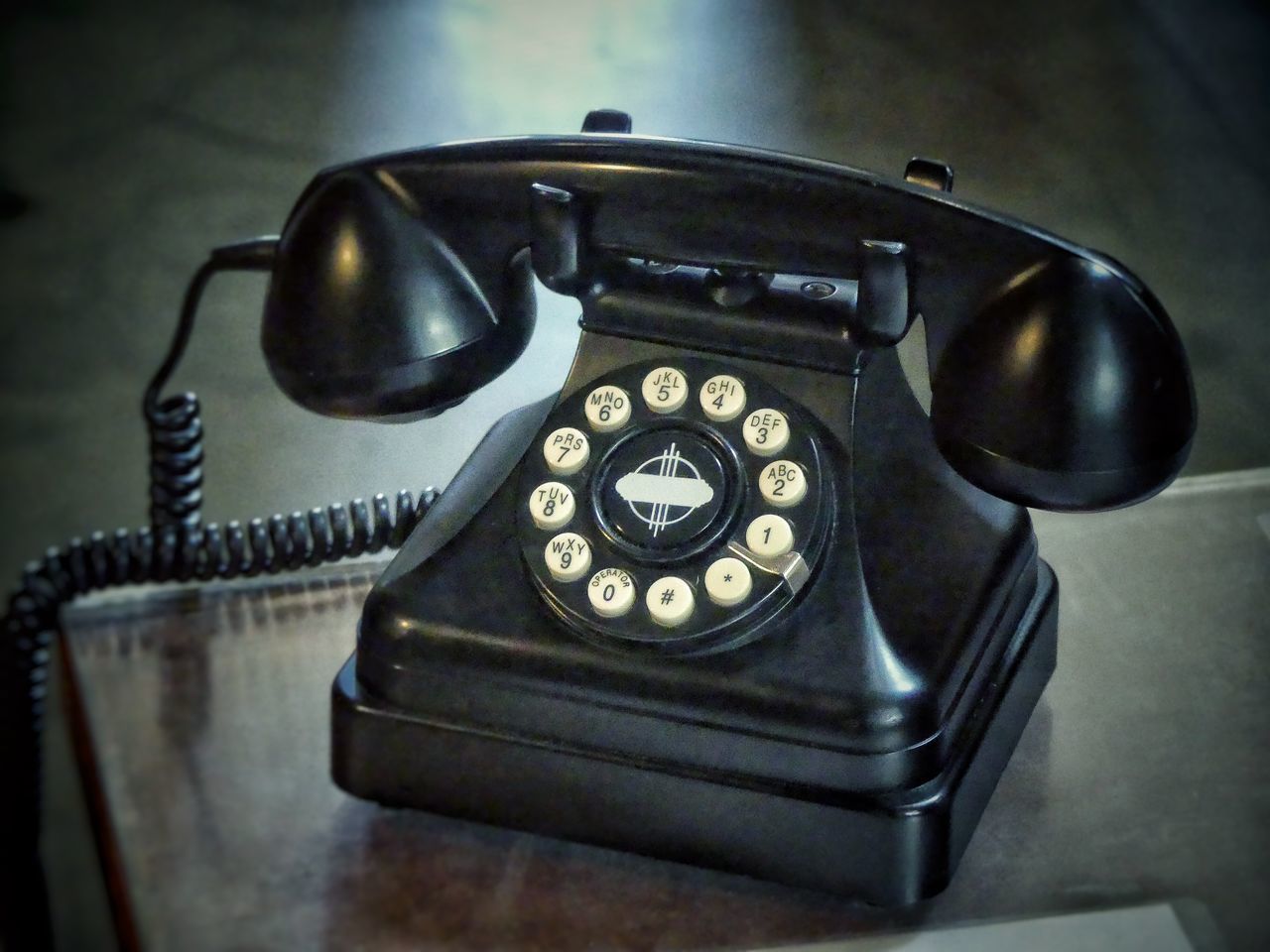 HIGH ANGLE VIEW OF OLD TELEPHONE AND TABLE