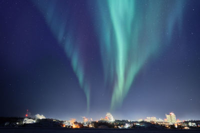 Night of yellowknife with northern lights