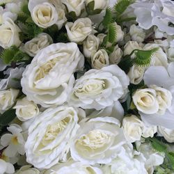 Close-up of white roses