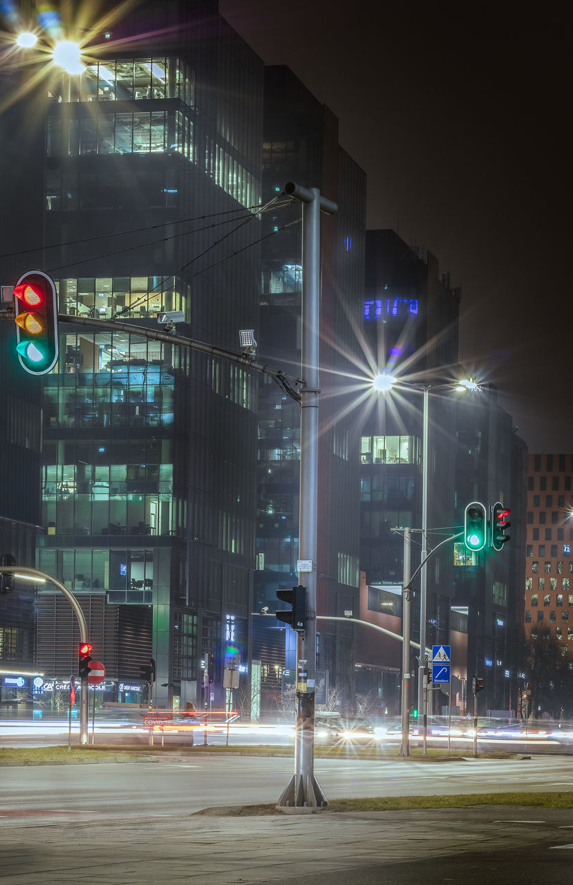 ILLUMINATED LIGHT TRAILS ON CITY STREET