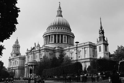 St paul cathedral against sky